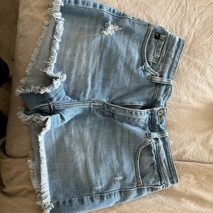 Cute light wash shorts!